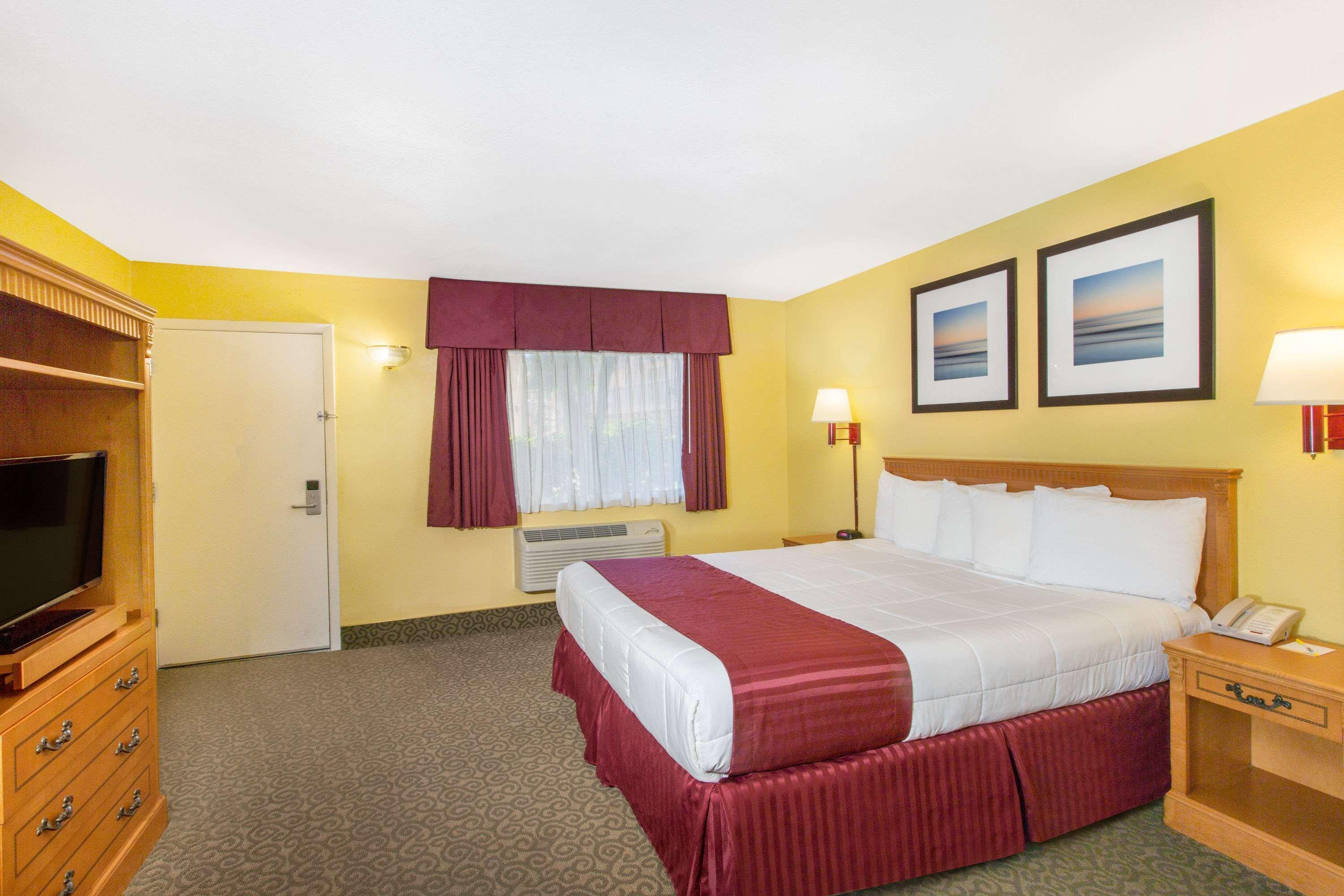 Days Inn By Wyndham Redwood City Esterno foto