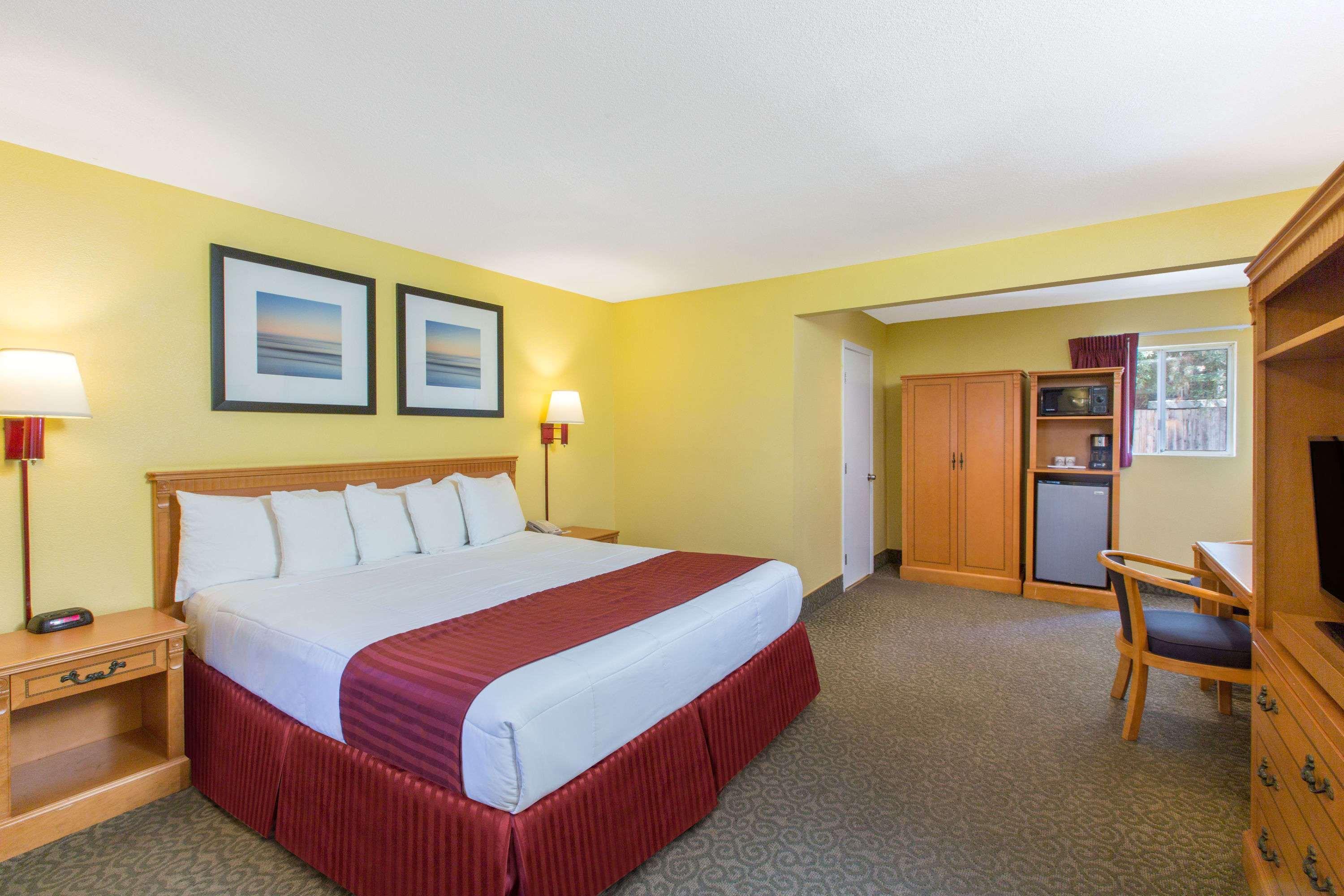 Days Inn By Wyndham Redwood City Esterno foto