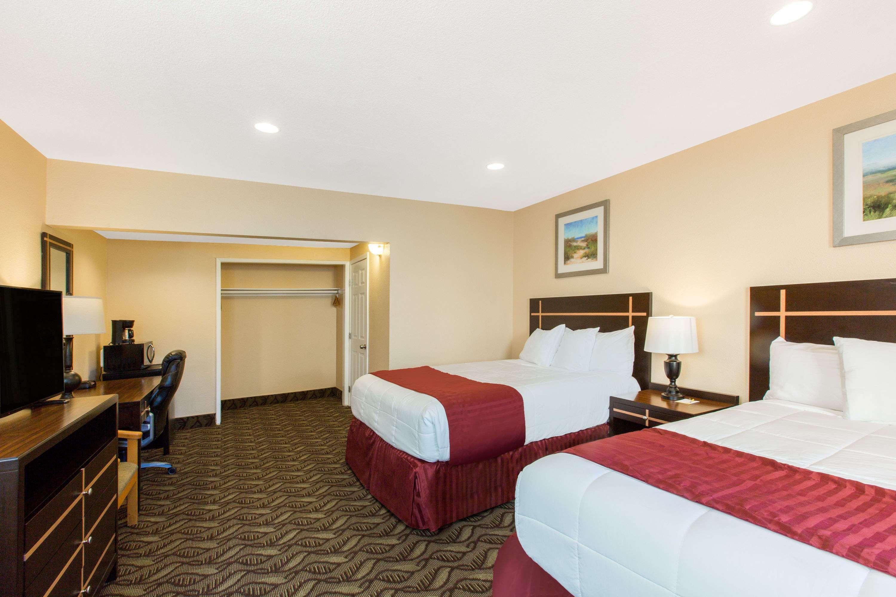 Days Inn By Wyndham Redwood City Esterno foto
