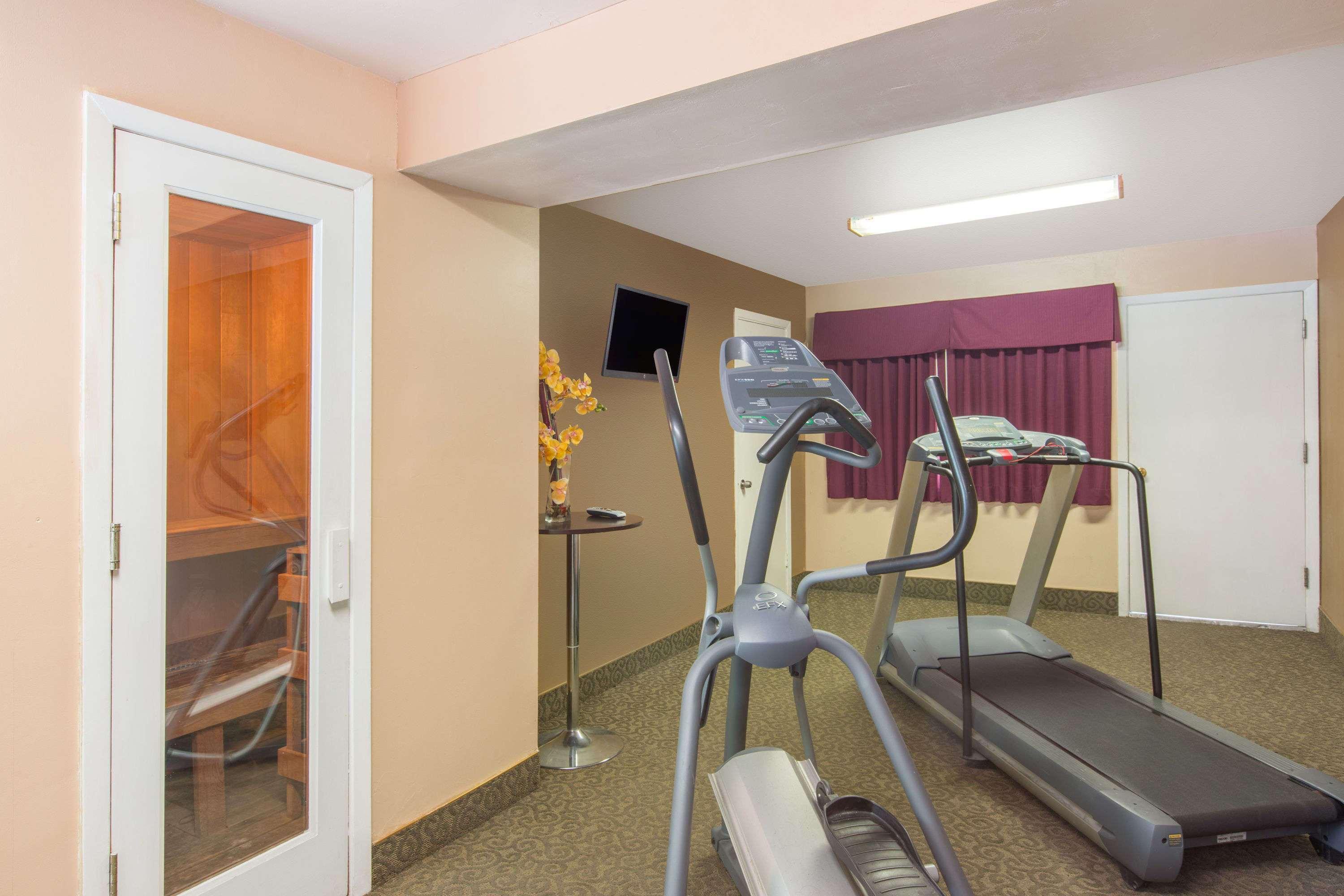 Days Inn By Wyndham Redwood City Esterno foto