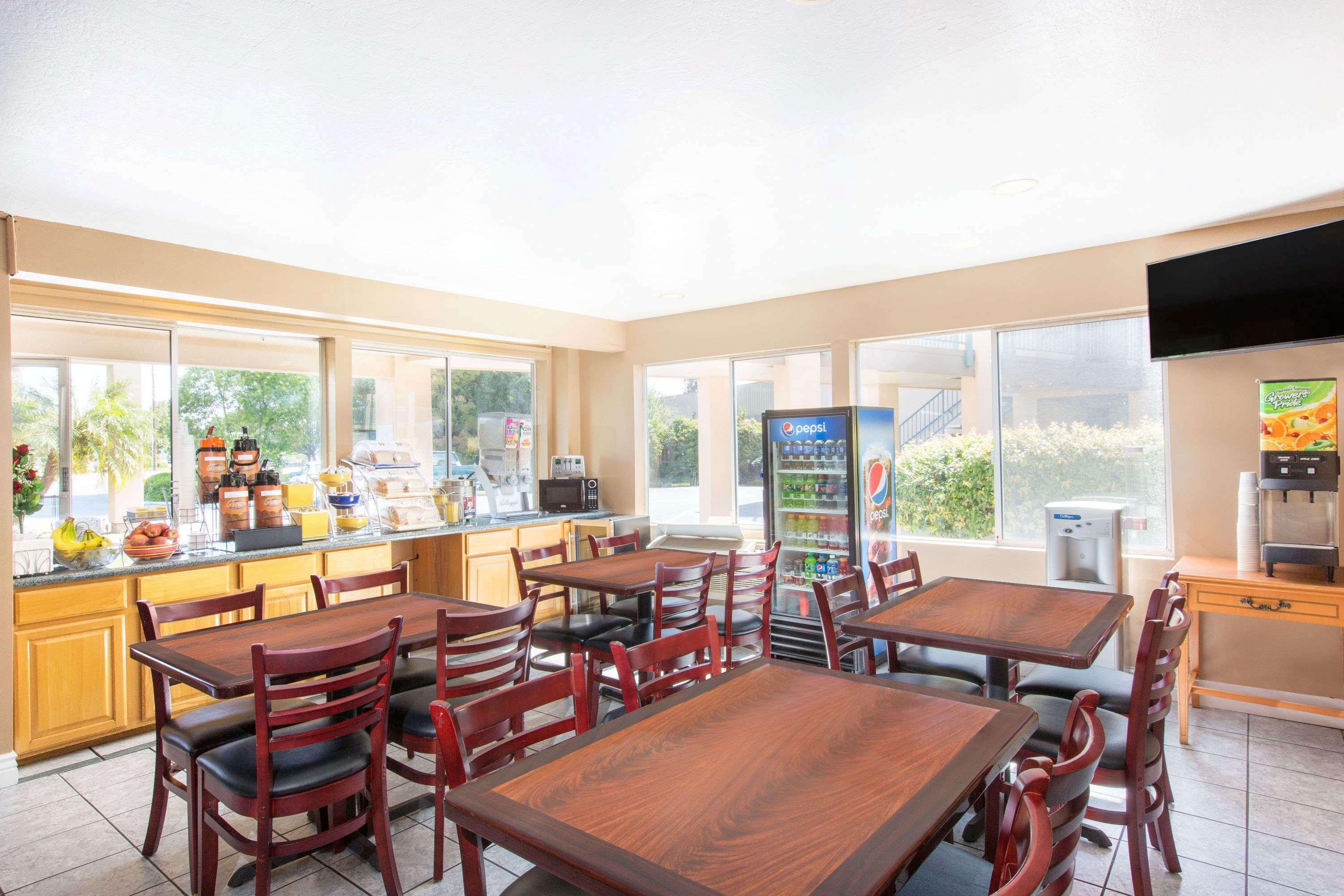 Days Inn By Wyndham Redwood City Esterno foto