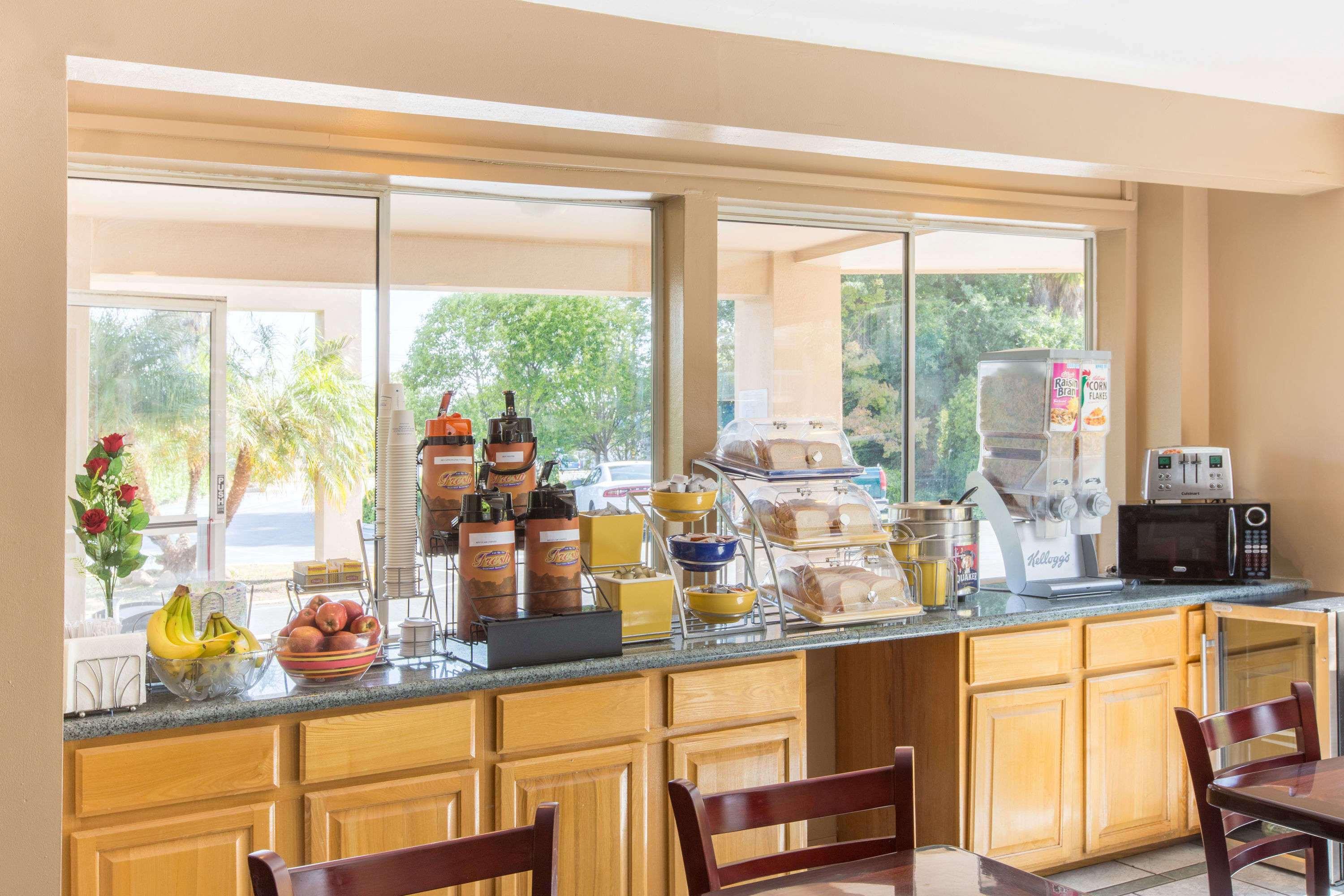 Days Inn By Wyndham Redwood City Esterno foto