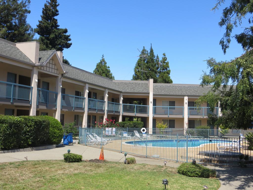 Days Inn By Wyndham Redwood City Esterno foto