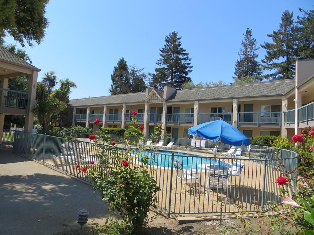Days Inn By Wyndham Redwood City Esterno foto
